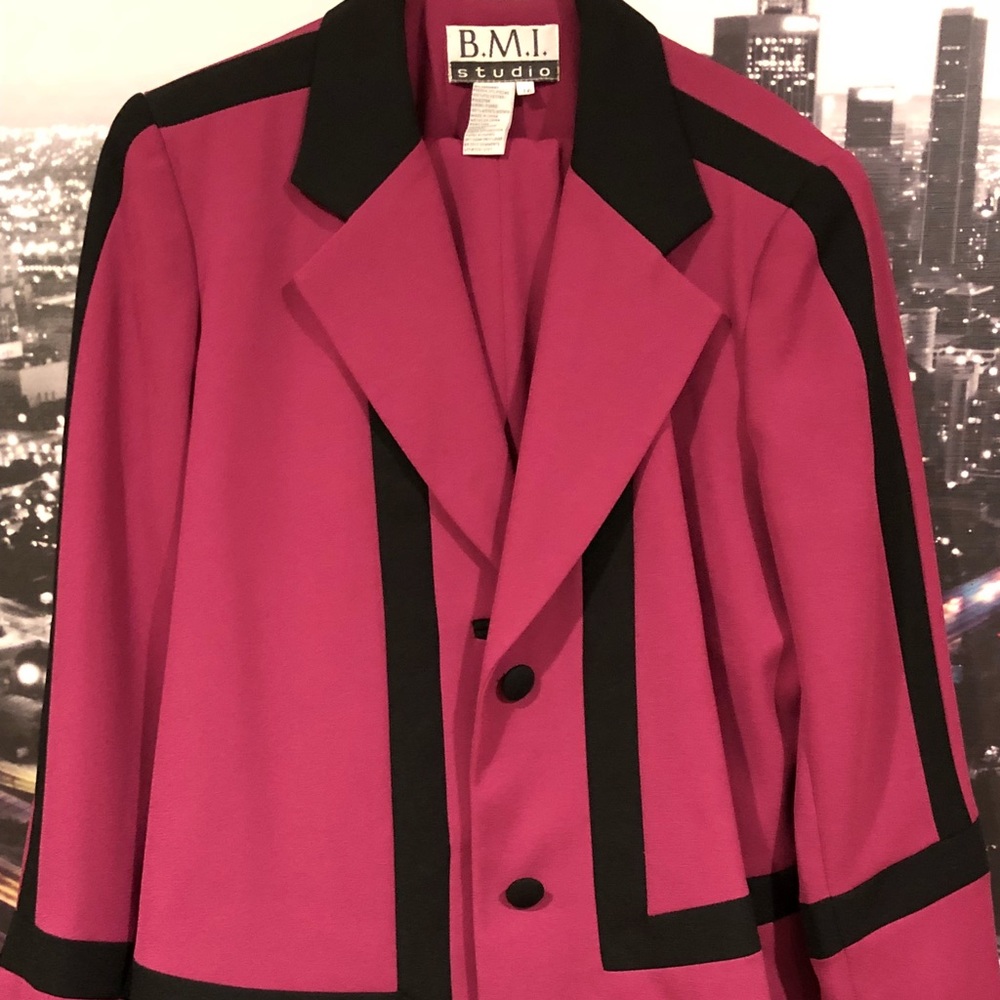 👠👠 Purple pants suit with black detail